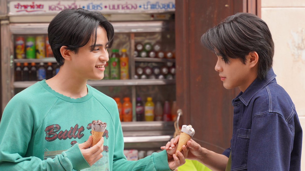 hubboyslove's tweet photo. Stills de #KissMeRemember, o novo BL da GMMTV com BarcodeKin e KenPaul.

Após perder a memória, um jovem é salvo de um afogamento com respiração boca a boca. Ao percebi que cada beijo faz suas lembranças voltarem, ele passa a querer beijar seu salvador o tempo todo. https://t.co/NtwXeuN4Kc
