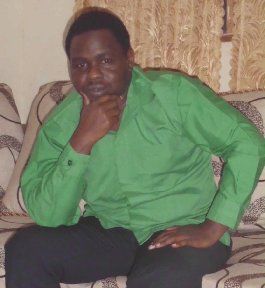 TitoMagoti's tweet photo. Kada wa ccm Onesmo Olengurumwa, ushauri wa kipumbavu kuwa Lissu amuombe samia msamaha peleka huko mbogamboga na uache upuuzi. https://t.co/A2kml7U7uL