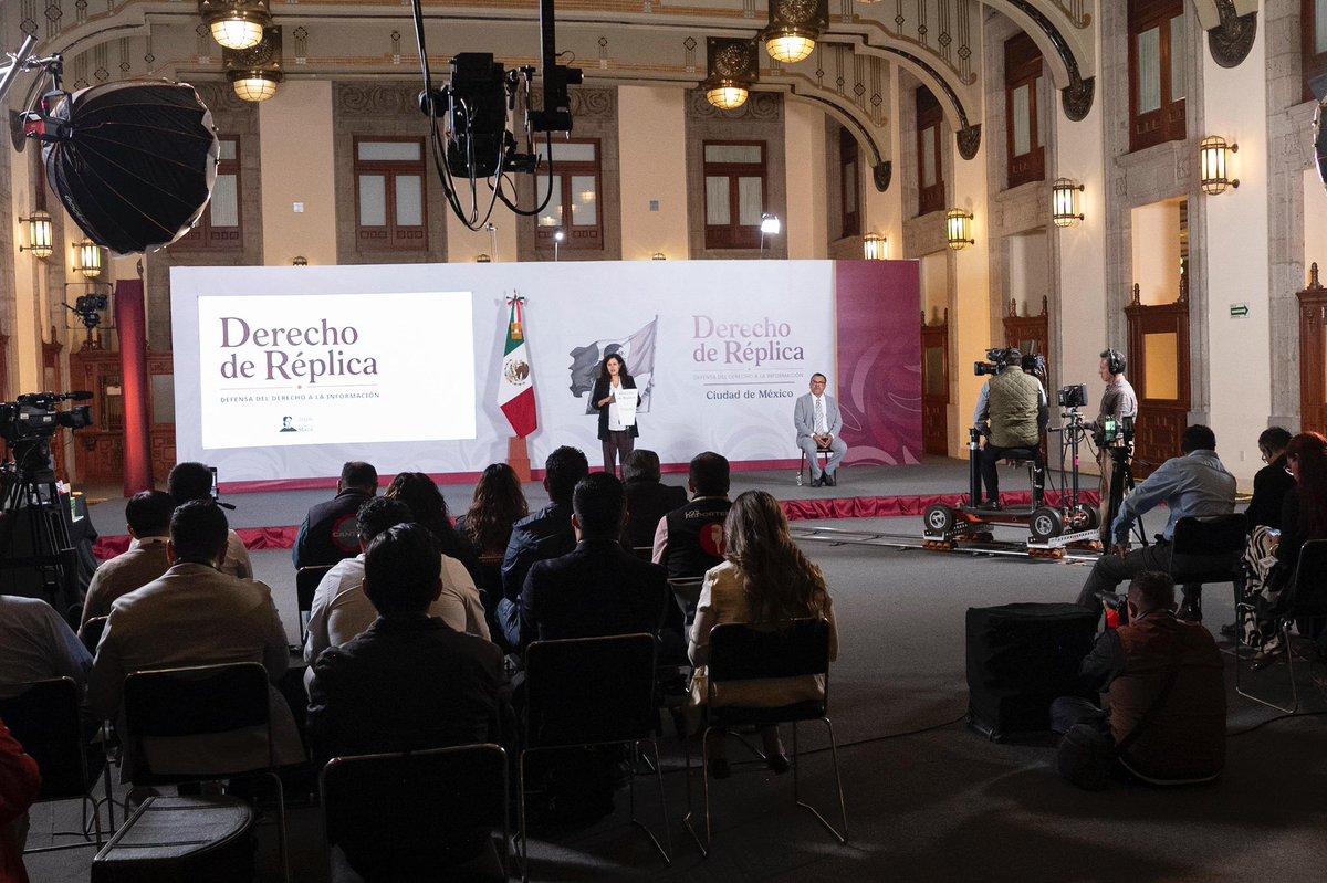 LuisaAlcalde's tweet photo. En #DerechoDeRéplica el Dr. @carlosaugustojz dio una explicación técnica sobre la dinámica de propagación de noticias falsas. Y cómo se combate la infodemia en el mundo.

Como experto en el tema, mostró las formas en que se puede diferenciar entre el comportamiento humano y el de un robot.