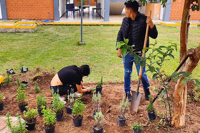 sems_udg's tweet photo. Destaca la Preparatoria de Etzatlán en el programa Escuelas por la Tierra.
#SomosSEMS #PrepaUDG.
🌐➡ https://t.co/u9DH76h7mi https://t.co/Nmo5CM8lvS