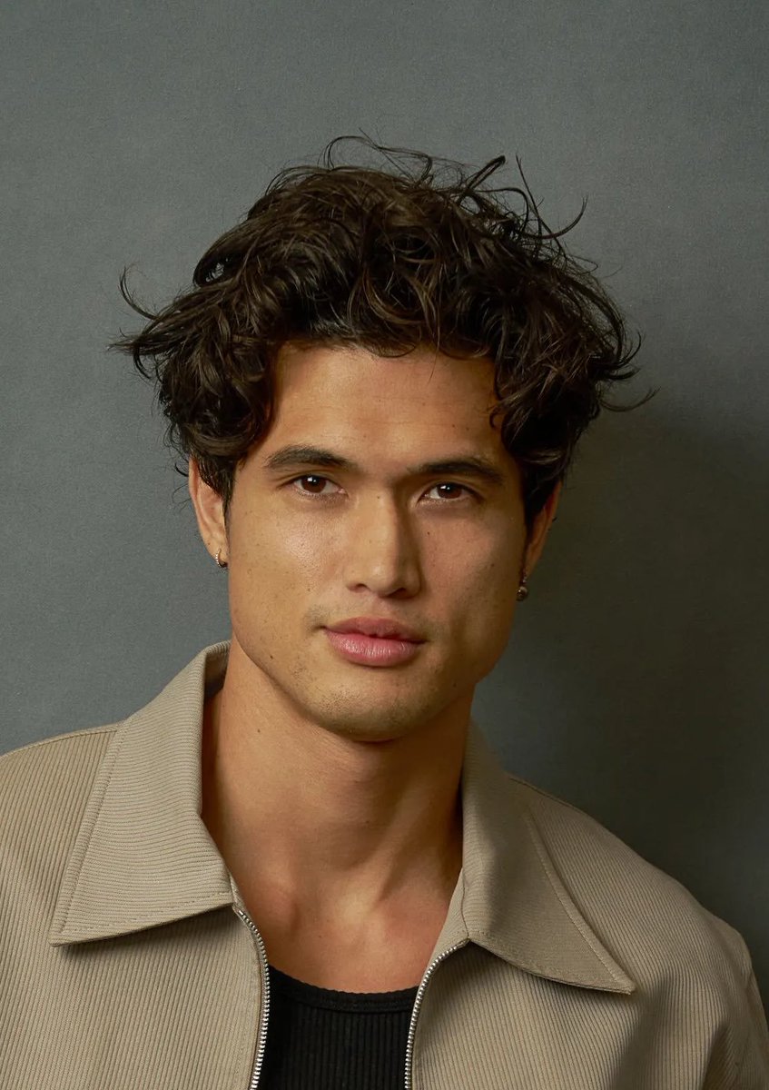 Angelsaasj's tweet photo. Gente se o Charles Melton for realmente interpretar o Kakashi no live action de Naruto cancela isso kkkkk https://t.co/EFFTb23lLj