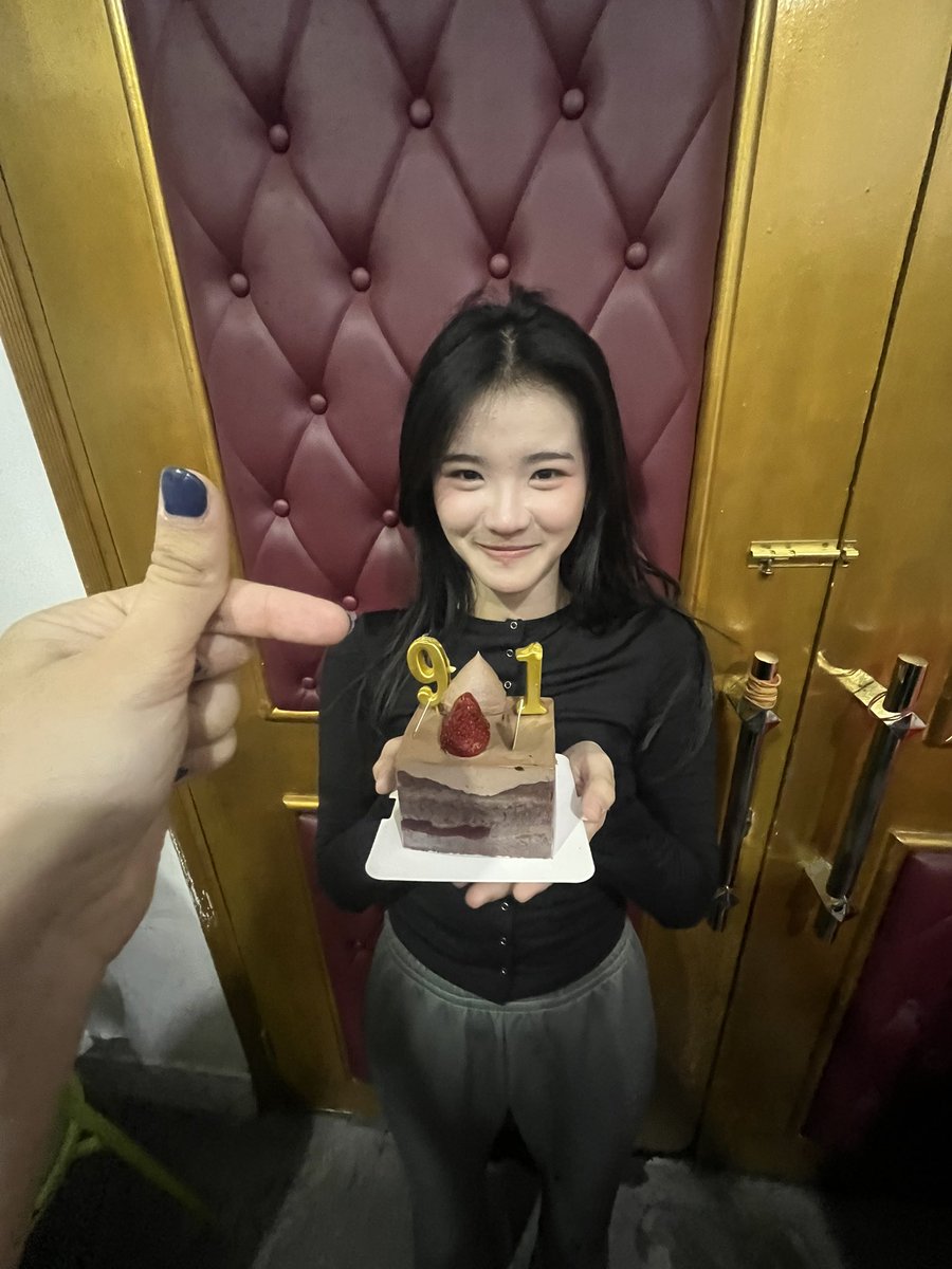 Nachia_JKT48's tweet photo. hbd teman pertama 🤍🤏🏻 https://t.co/HmvQOFjHAY
