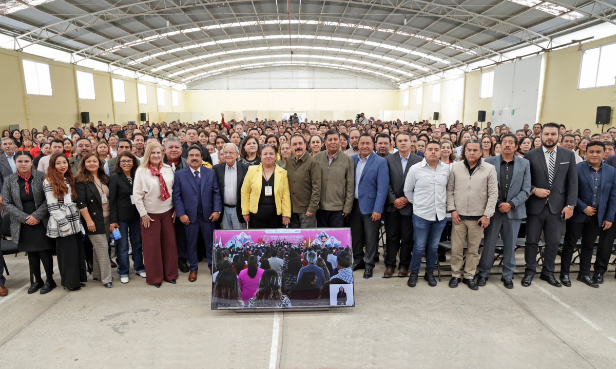 secti_edomex's tweet photo. 📚 ¡Día 2 del Segundo Congreso Internacional de Educación! ✨

📌 Desde #Jilotepec, el secretario Miguel Ángel Hernández Espejel dio seguimiento a este encuentro que reunió a más de 3 mil participantes presenciales y 87 mil en modalidad virtual en su primer día. https://t.co/CfHpb1o1xi