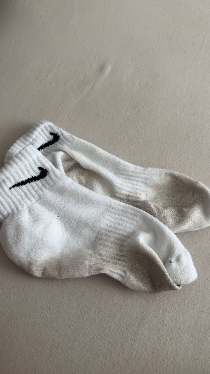 Chicko_Top's tweet photo. Welche Fotze brauch ein paar Socken 💵💸

#socks #sockselling #fotze #socken #master #alpha https://t.co/PwRmH6LNzK