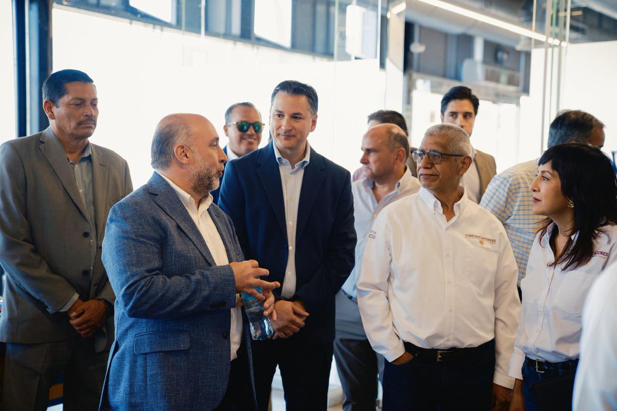 SICTmx's tweet photo. La subsecretaria de Comunicaciones y Transportes, Tania Carro, y el director general de Autotransporte Federal, Luis Ruiz Hernández, inauguraron el primer Parador Seguro en Majalca, Chihuahua. 
Las instalaciones cuentan con área de descanso, servicio médico y zona de alimentos para los transportistas y forman parte de las acciones que emprende la #SICT para fortalecer la seguridad en las carreteras del país.