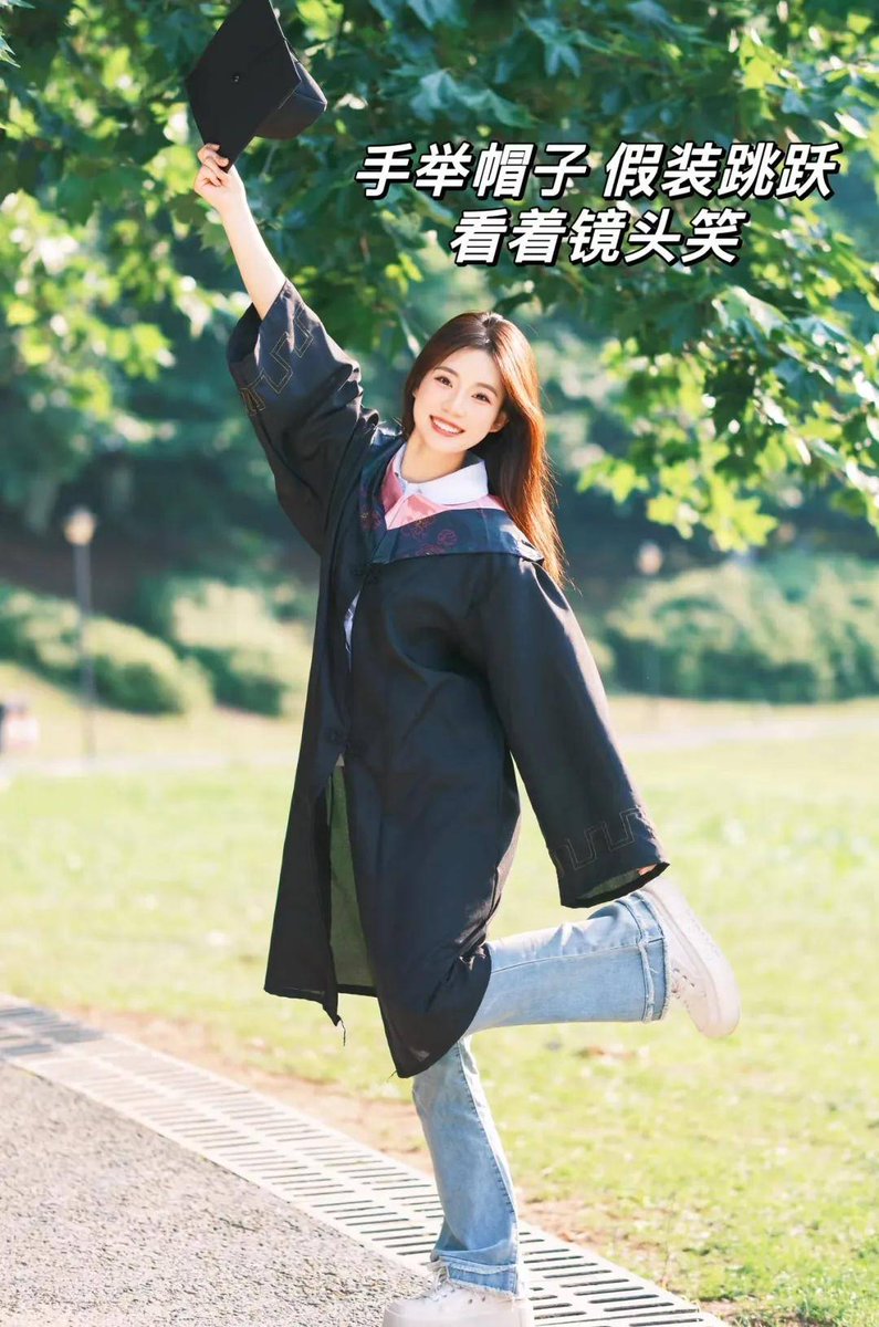 eslamaiman10's tweet photo. Grad caps tossed, memories locked in  This is the start of our next chapter—proud of how far we’ve come, alumni (soon to be) out in the world making moves. https://t.co/pysfCbSCwY
