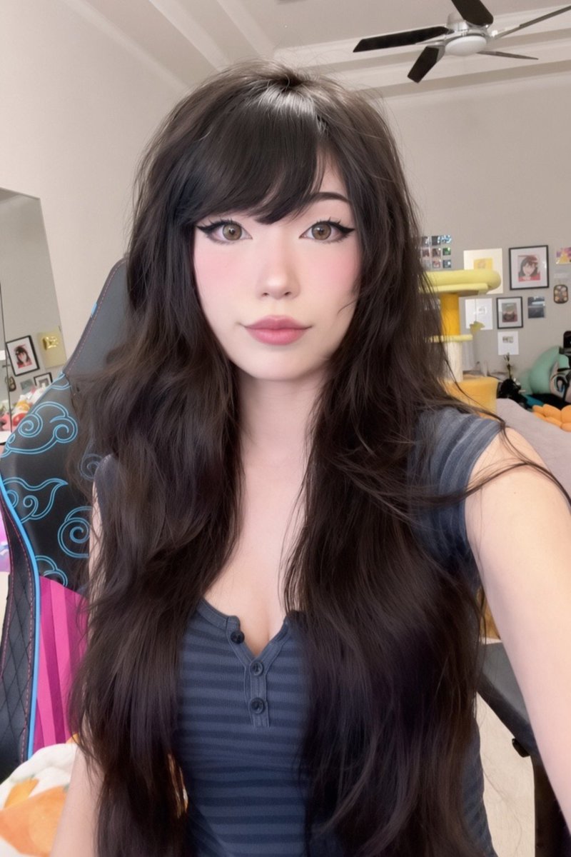 Emirukiwi's tweet photo. Cutest streamer 💙 https://t.co/tFA3YWGSZr