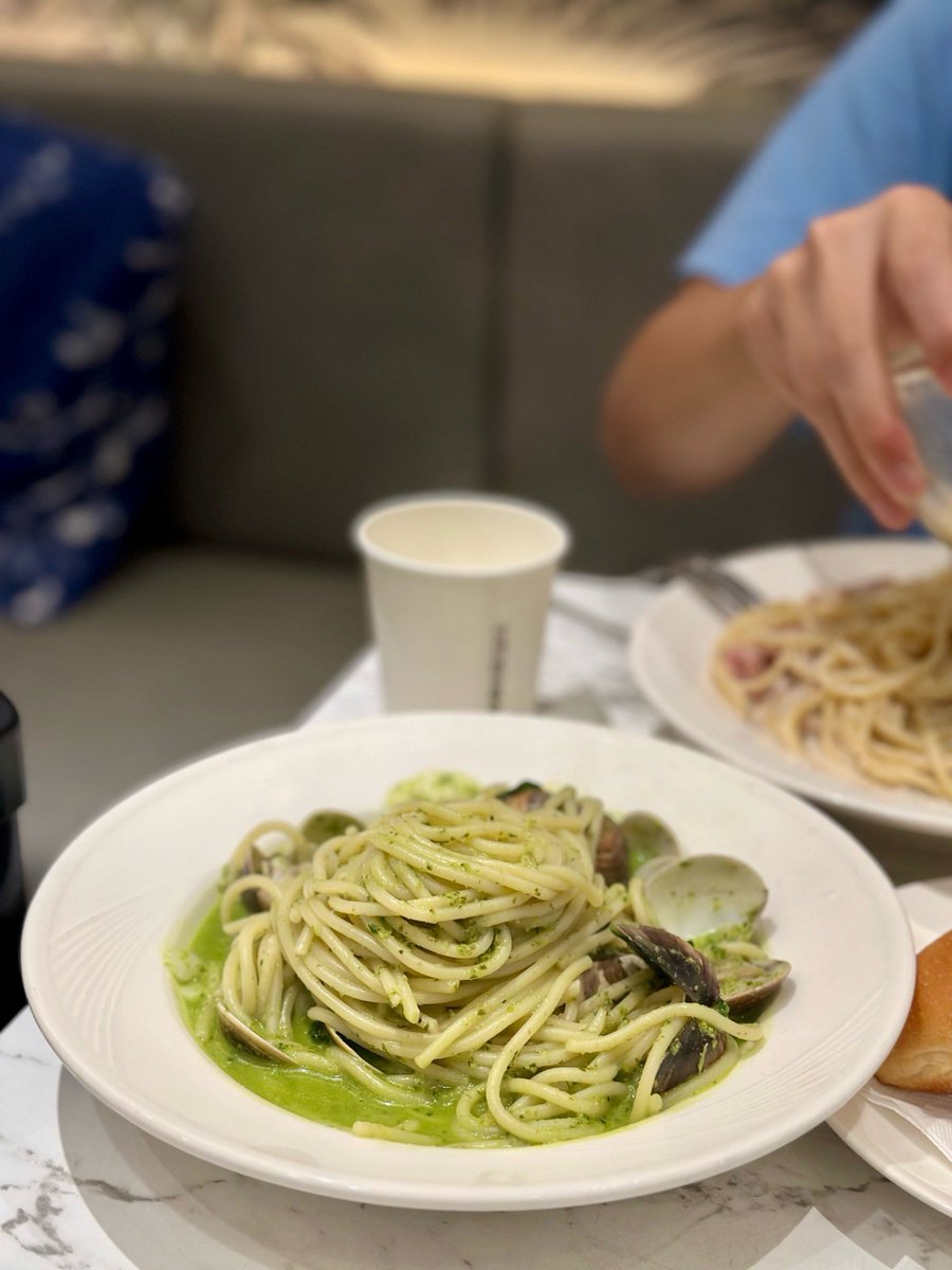 see_lisa's tweet photo. Just whipped up creamy garlic parmesan pasta in 15 mins!  Simple, cozy, and tastes way better than takeout—weeknight win unlocked! https://t.co/9P0z7VfheF