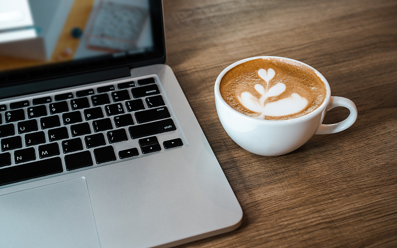 sho89898's tweet photo. Working late at the office again—this coffee’s my only partner for tonight’s urgent tasks. Let’s crush it and call it a day (hopefully soon)! https://t.co/ZdLEW8tvqR