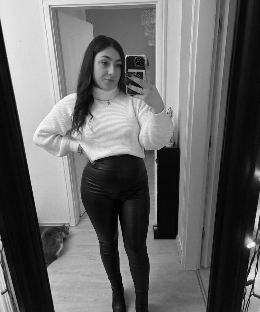 HerrinTess's tweet photo. Zahle für den Anblick deiner Herrin. Beweise deinen Wert mit Geld, nicht mit Worten.🐷

Tribut zahlen und von mir dominiert werden.💸

#findom #femdom #zahlsklave #zahldepp #zahlsau #zahlschwein #blackmail #cuckold #herrin #goddess #tribut https://t.co/r8QL7LEnQM