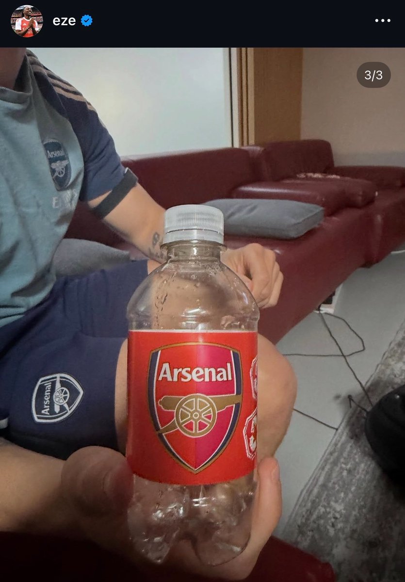 bIuezoya's tweet photo. when we won the league and all the players started posting like crazy on instagram https://t.co/cqdhTSA17V