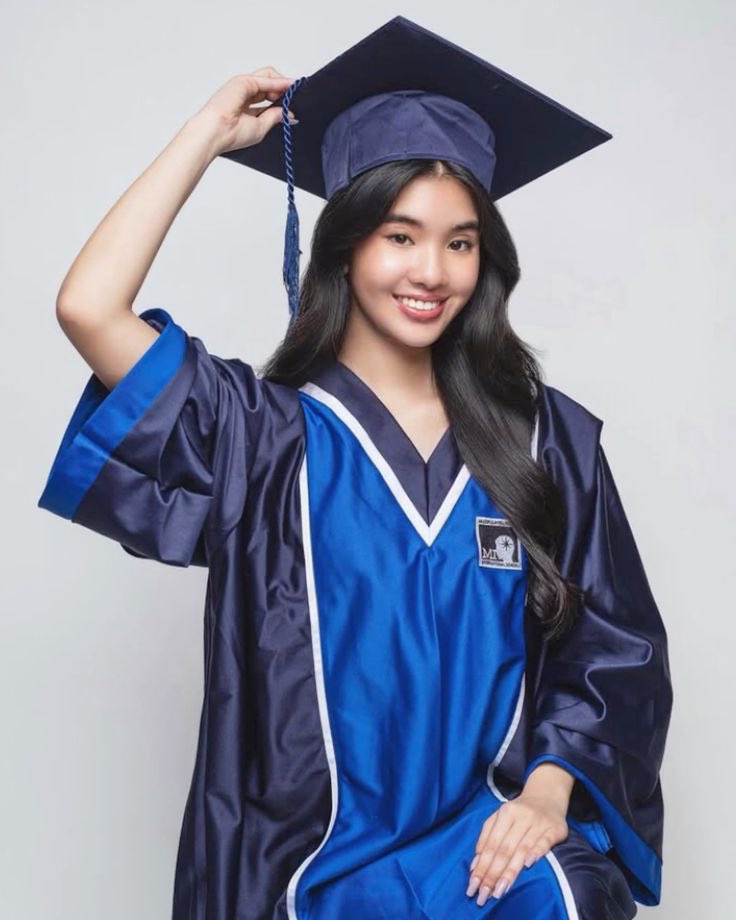 thighphia's tweet photo. class clown sophia ok https://t.co/MSmrKxDgSN https://t.co/z4u0Vk17YQ
