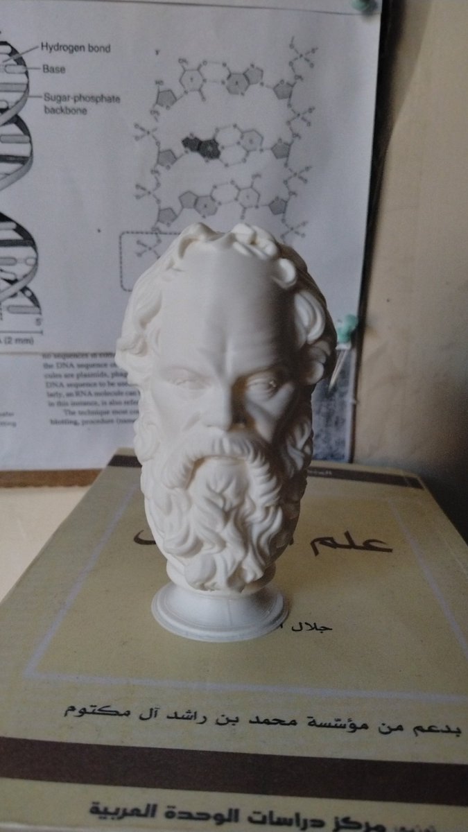 srk_20_'s tweet photo. لا يهم إن كان سقراط شخصية حقيقية أم لسان أفكار أفلاطون، ولا يهم أيضاً إن كان ما قدمه ذو قيمة حقيقية أم لا. سقراط وغيره من الرموز الكثيرة، ما يهم فيها هو الأساطير التي خُلقت حول أسمائها، فهي كيانات متعالية على التاريخية والموضوعية. https://t.co/gdNv6tks8x