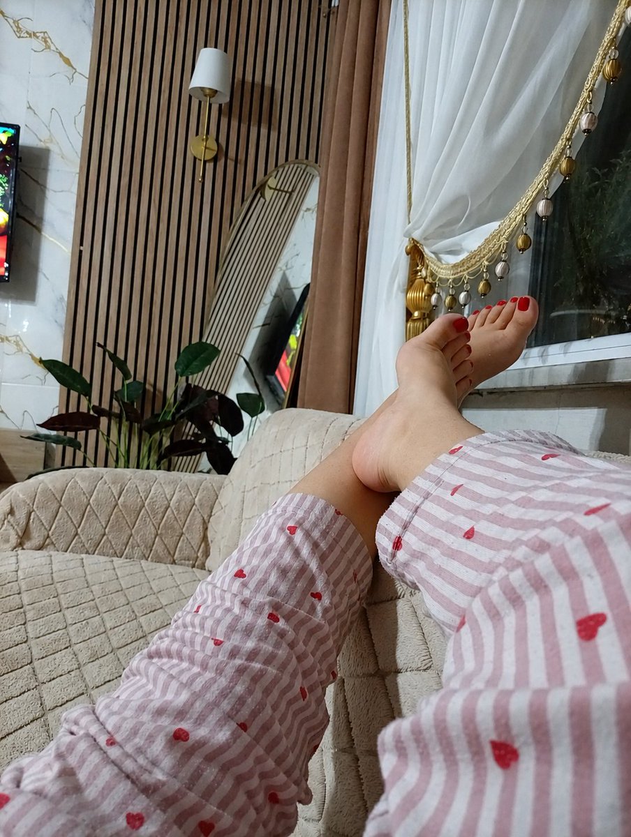 GoddesSongul's tweet photo. Özlendiniz köleler 🫦 https://t.co/9xFsZBHGOy
