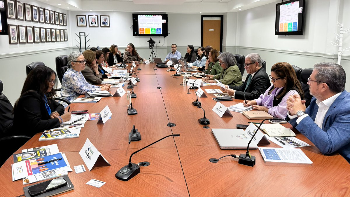 COHEPHonduras's tweet photo. El #COHEP se reunió con la Red de Cooperantes Nacionales de Honduras, una iniciativa conformada por fundaciones y organizaciones vinculadas al sector privado, que busca visibilizar, articular y coordinar esfuerzos para impulsar iniciativas de mayor impacto social. 🤝🇭🇳

Durante el encuentro se conversó sobre futuras alianzas estratégicas entre la Red y el COHEP, con especial énfasis en fortalecer iniciativas en materia de educación, generar nuevas oportunidades y sumar esfuerzos en beneficio del desarrollo del país. 📚✨

#AlianzasEstratégicas #EmpresariosUnidosPorLaEducación