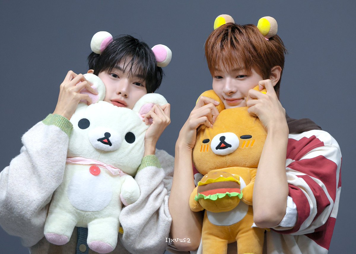 Ilxvus2's tweet photo. 260818 사운드웨이브 #최립우 #CHUEILIYU #강우진 #KANGWOOJIN #플레어유 #FLAREU https://t.co/yqK4ir9dgT