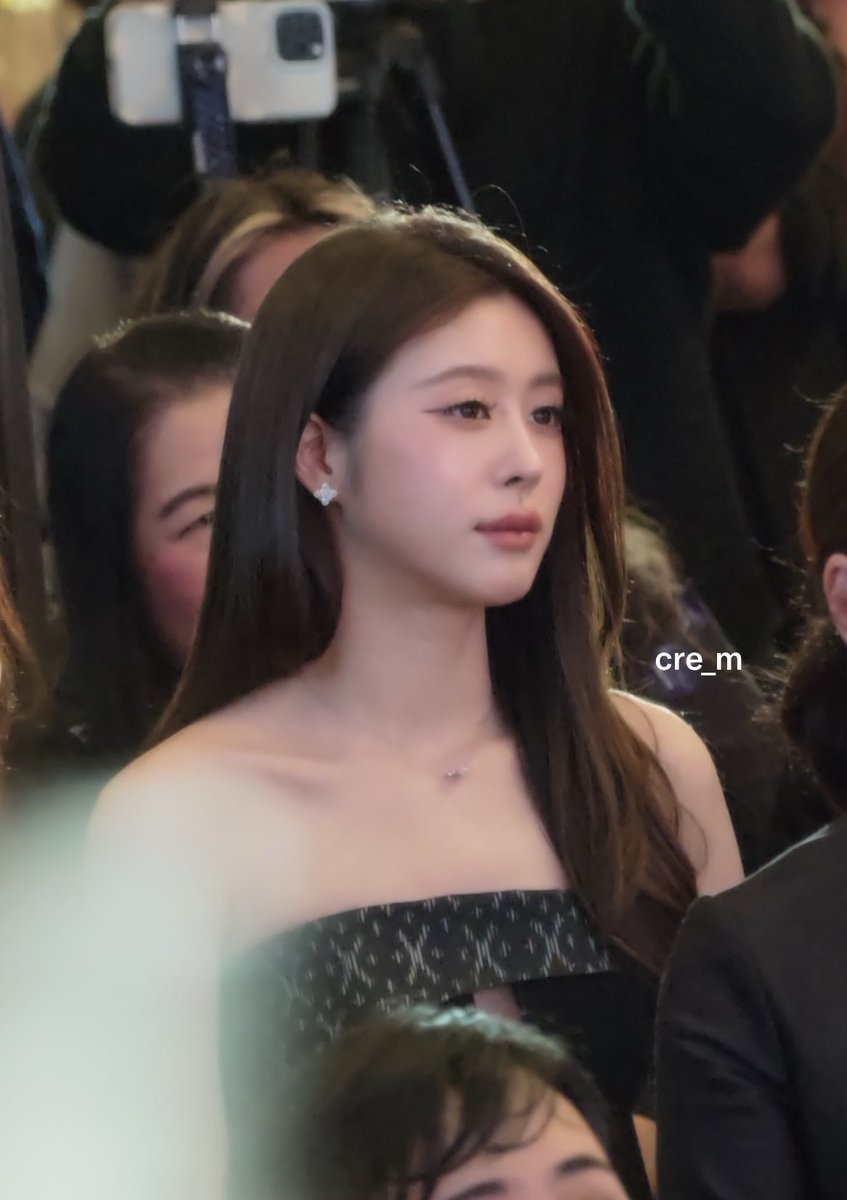 cre_m23's tweet photo. ออร่าาาาามากกกลูก 

#HerinFramePremiereNight
#bamsaralee #แบมสราลี https://t.co/y0wyfICShw
