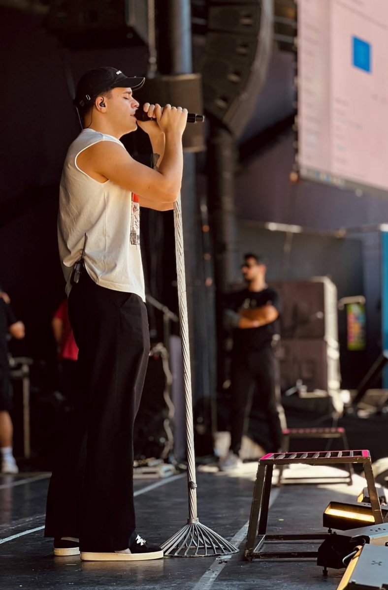 uzaydanbircicek's tweet photo. karizmaya bak sanki harbiyesi sold out olmuş 🥹🥹 https://t.co/7g9iITOBsc