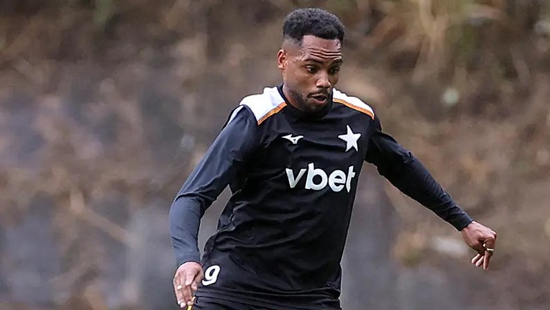 diarioalvinegr0's tweet photo. Provável escalação do Botafogo para enfrentar o Cienciano, segundo o GE:

Warleson; Vitinho, Ferraresi, Justino e Alex Telles; Huguinho, Cristian Medina, Danilo e Álvaro Montoro; Danilo Pereira e Arthur Cabral. https://t.co/yoFfNGTrAs