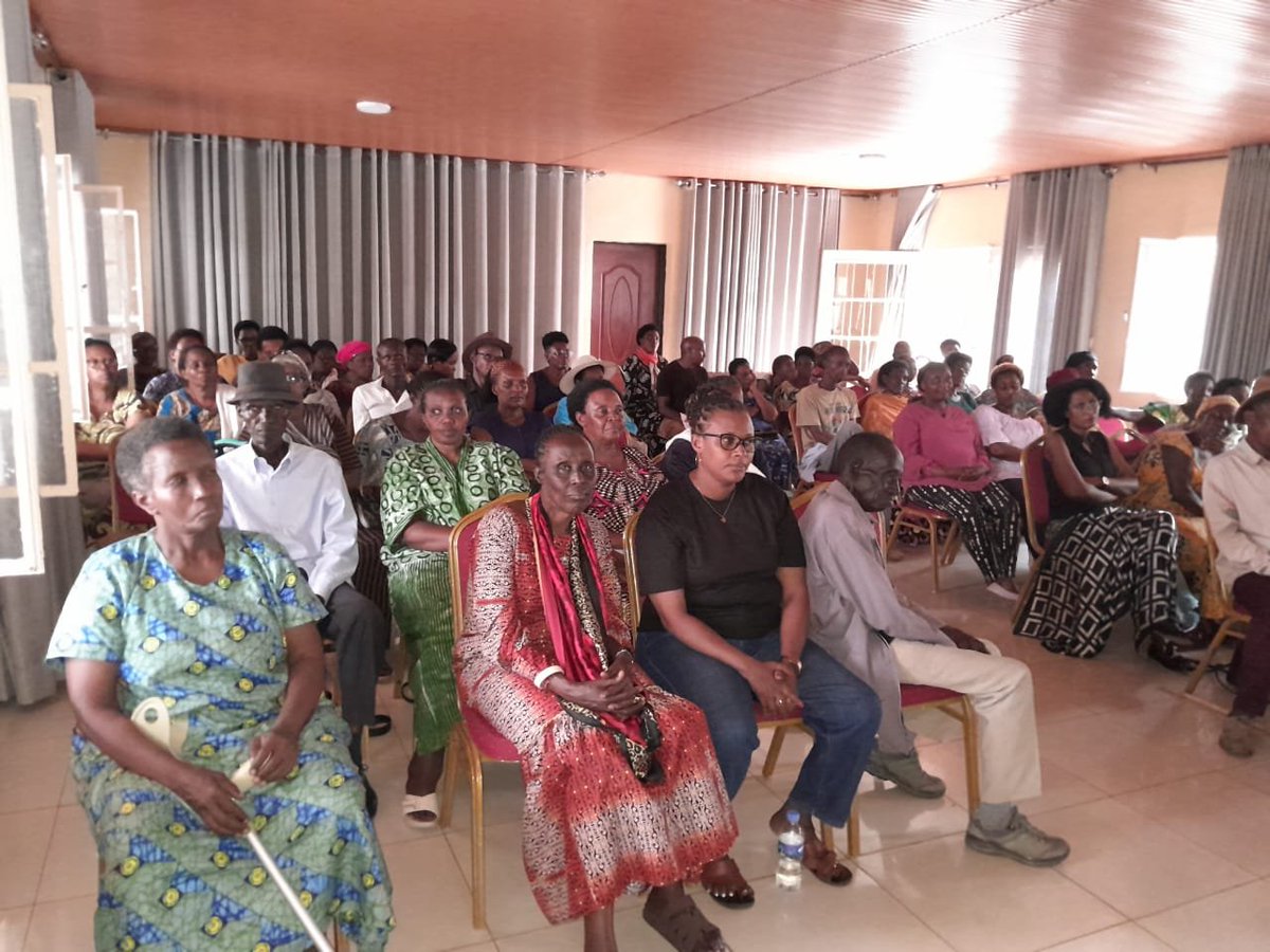 Bevoiceorg's tweet photo. We thank Nyarugunga leadership, youth, and parents for their partnership in supporting vulnerable families.Over 300 families are receiving health insurance support.
❤️ Humanity through kindness brings strength, hope,comfort &amp; life. Everyone needs a helping hand. #CommunitySupport https://t.co/HGiheNaQFk