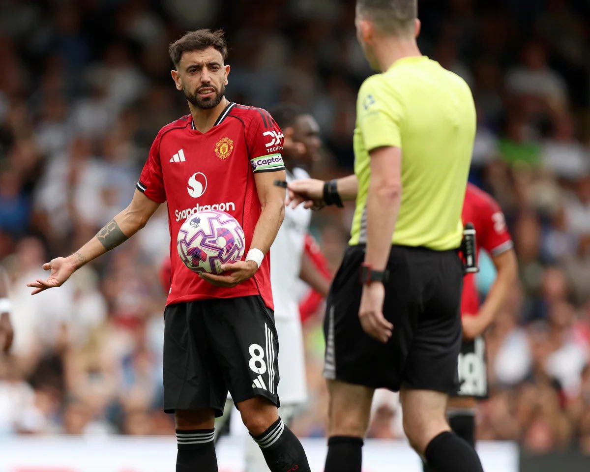 StretfordPaddck's tweet photo. 🚨 Some rule changes to look out for in the #PL this season:

⏱️ Players have 10 seconds to leave the pitch when substituted

🤕 Players receiving treatment must remain off the pitch for at least one minute

5️⃣ Referees can use a five-second countdown for delayed throw-ins and goal-kicks

🧤 If play is stopped for a goalkeeper injury, an outfield teammate must also leave the pitch for at least one minute

📺 VAR’s powers have been expanded, including intervention on wrongly awarded second yellows

Plenty to get used to this season 👀 

#MUFC