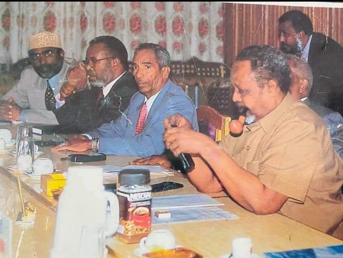 jslarchivee's tweet photo. AHUN Madaxweyne Maxamed Xaaji Ibraahim Cigaal, Wasiirka Arimaha Dibada Maxamuud Saalax Nuur - Fagadhe, Wasiirka Arimaha Gudaha Cumar Maxamed Nimcaale,Wasiirka Macdan &amp; Tamarta Qaasim Sheekh Yuusuf, Wasiirka Gaashaandhiga Cabdilaahi Xuseen Iiman - Darawal. https://t.co/piAVsqkowg