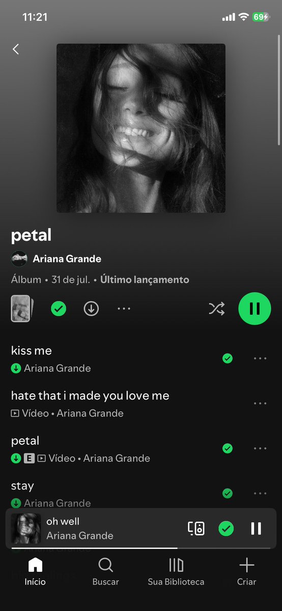 nowhernbody's tweet photo. ai não aguento álbum lindo e esculpido pelos deuses te amo petal te amo ariana https://t.co/13rOPYE5Hz