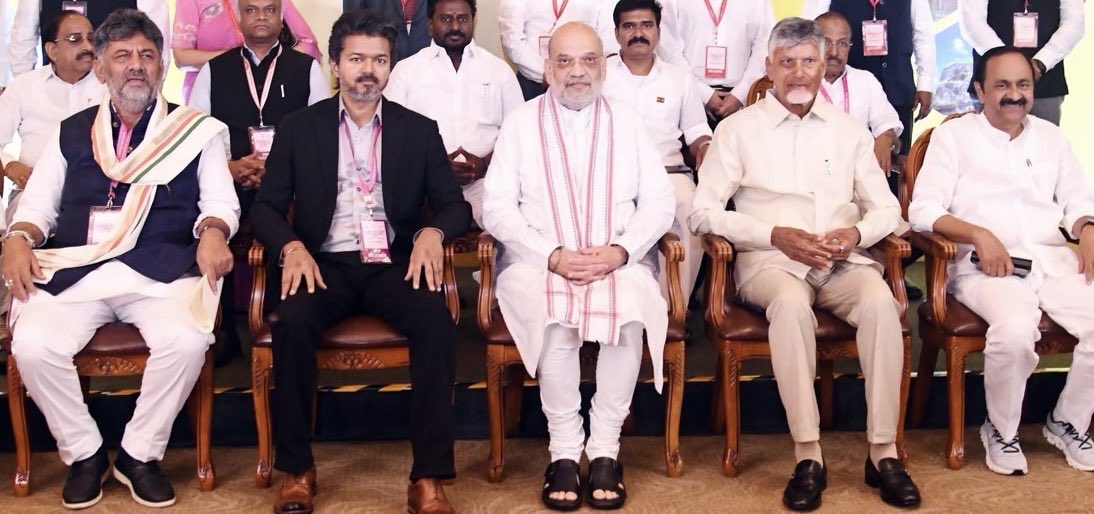 ppbajpai's tweet photo. भविष्य की सारी कहानी 
इस तस्वीर में क़ैद है… https://t.co/0QDWdaSfy4