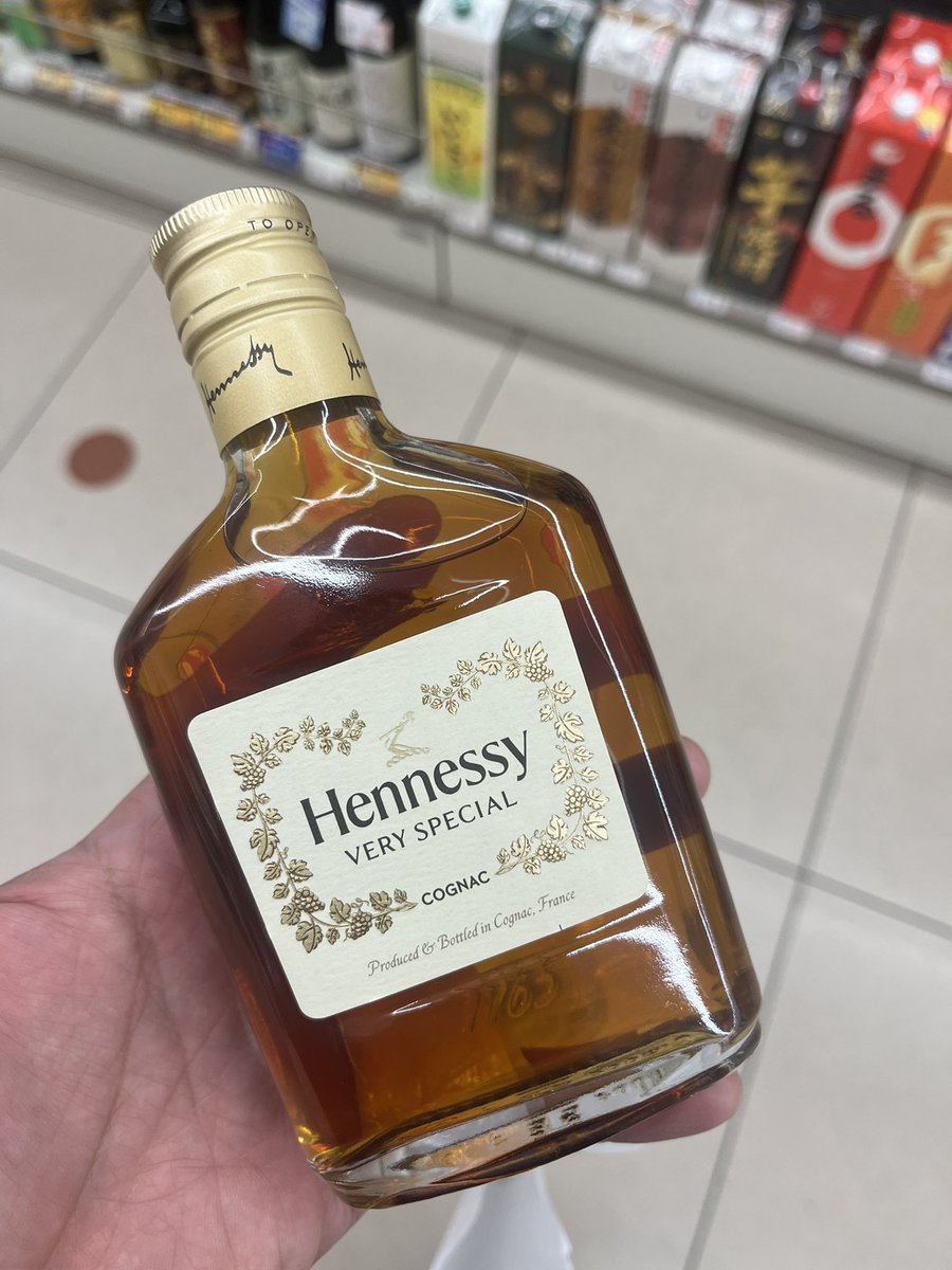 HuSSleNight24's tweet photo. やりますか。
やられますか。

今夜はHennessy🥃 https://t.co/tlrYXWhQlr