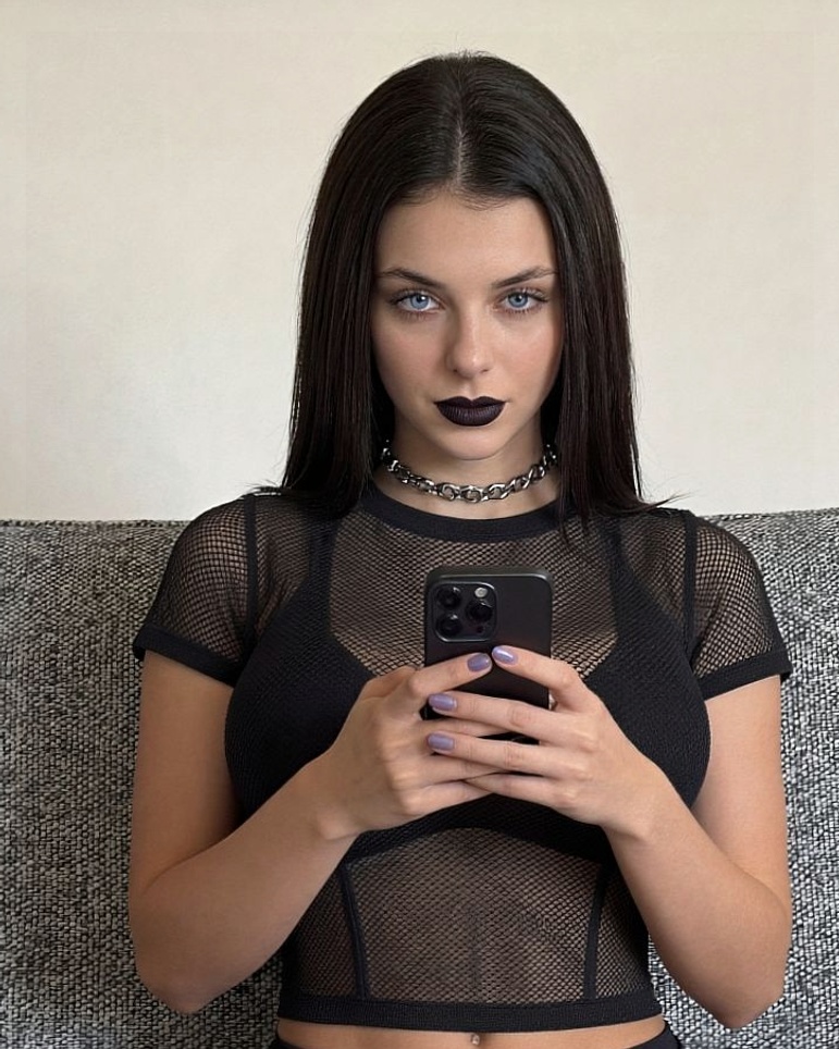vickyrain0's tweet photo. What makes you nervous about dating a trans girl that you would never admit 🏳️‍⚧️ https://t.co/NUeMcD86N7
