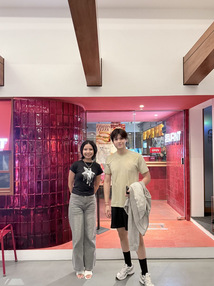 _halfmine's tweet photo. แม่แท้ ๆ ของสกาย คือป้าเอง

Not real time 🖤

#SkyWongravee https://t.co/nll3eE2J6k