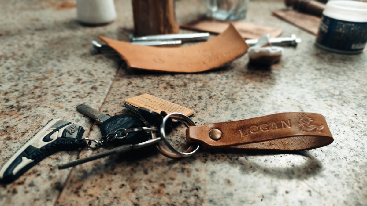 lolasad57's tweet photo. Just finished my first hand-stamped leather keychain! Each little mark feels so personal—small, handmade joys hit different https://t.co/9PwTOT2gdm