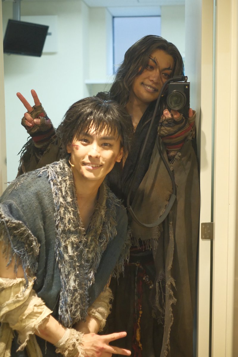 keisuke_higashi's tweet photo. 今日もありがとうございました！
10日ぶりのキングダムII最高でした。
2人の信と共に。
明日も頑張りやす!!!!!!!!!
#キングダムII
#信
#龐煖 https://t.co/OleLNUjLAb