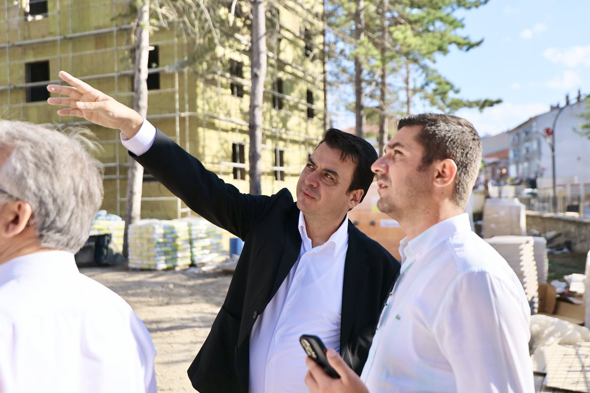 tokatvaliligi's tweet photo. Valimiz Abdullah Köklü, Artova Kaymakamı Ömer Karadağ ve Belediye Başkanı Ali Güner ile birlikte, Artova’da yapımı devam eden 4-6 Yaş Çocuk Akademisi ve Hükümet Konağı inşaatında incelemelerde bulunarak çalışmalar hakkında bilgi aldı. https://t.co/Sd36k8LYnb
