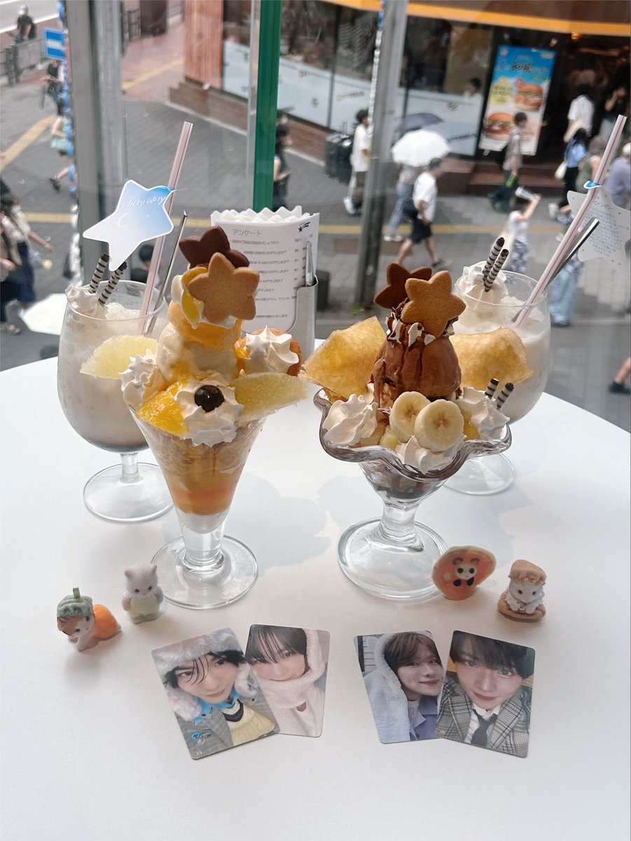zensewaangel's tweet photo. 自らの足で移動した距離1メートルとかなのに1000000キロカロリー摂取した日♩チェキでたぃちの横並んであまりのデカさに驚かせるぞー https://t.co/Qt4wU7AjMe