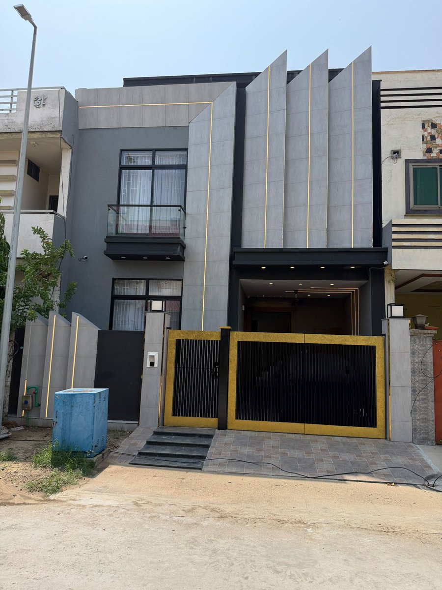 TalhaMehar876's tweet photo. 🏡 ULTRA-MODERN 5 MARLA HOUSE FOR SALE — CITI HOUSING GUJRANWALA

📍 Location: Citi Housing Society, Gujranwala

📞 For Price &amp; More Information:
Muhammad Talha
📱 +92 300 8100356

🏠 Your dream home is just one call away! https://t.co/llBuJWTFMt