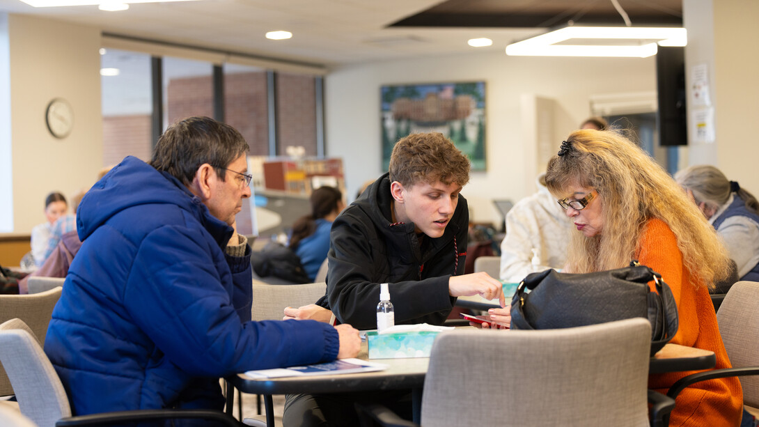 APLU_News's tweet photo. Since 2024, @UNLincoln students have partnered with Aging Partners to help older adults build digital skills through one-on-one technology workshops. The program expands digital access, combats scams, &amp; strengthens community connections. #America250 https://t.co/kEAOJ1Zus1 https://t.co/5QEculuzvC
