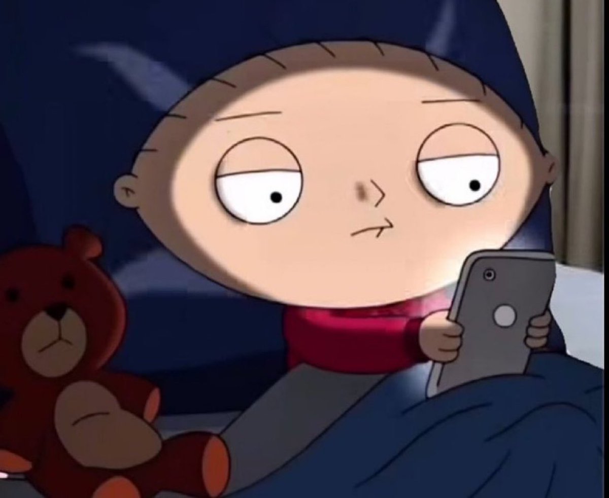 ysljennii's tweet photo. Me reading everyone's messages in the group chat but not saying anything. https://t.co/NlXb81vyP2
