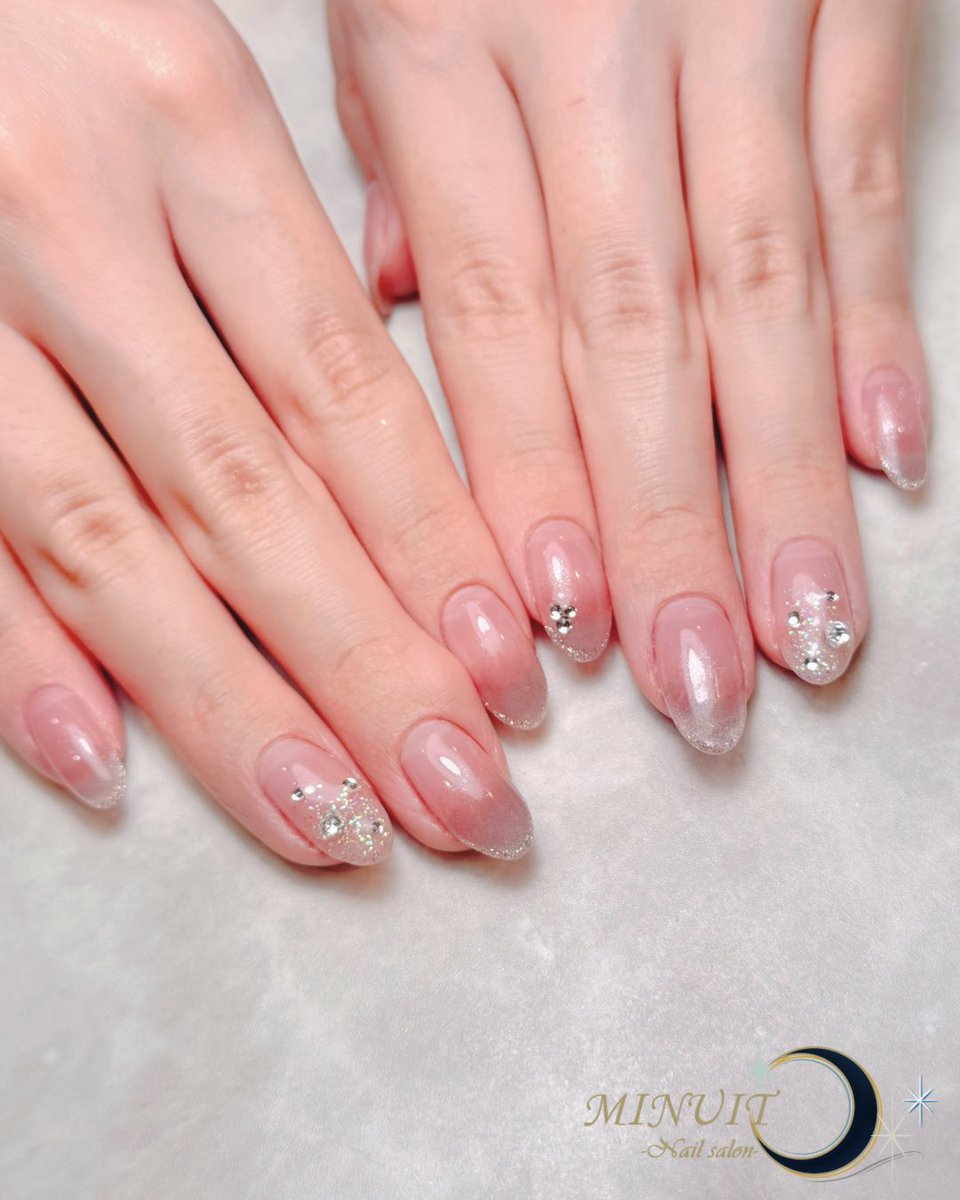 NailM87456's tweet photo. ナチュラルピンクのマグネットで
大人上品ネイルに💅
デザインの相談はお気軽に😊
#大人上品ネイル #マグネットネイル
#ニュアンスネイル #梅田ネイルサロン
#MINUIT https://t.co/g9kM7u7ixt