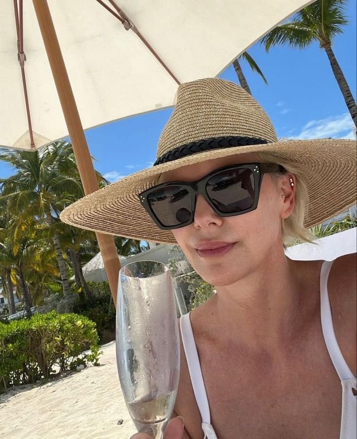 CharlizeTh46ei's tweet photo. https://t.co/iiWV3ClHJl