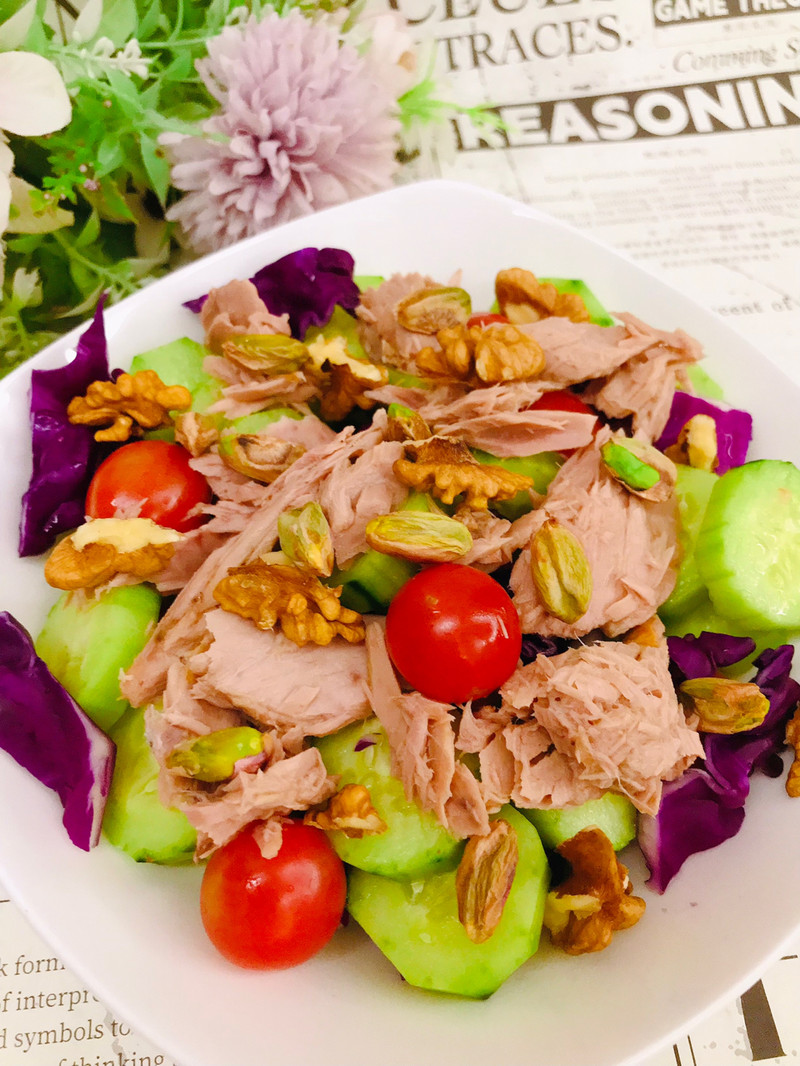 usmansing5's tweet photo. Craving a quick减脂餐？Try this protein-packed cucumber-tuna salad —15 mins to prep, low-cal, super fresh! Perfect for busy days sticking to your weight loss goal https://t.co/J71eSNlI0r