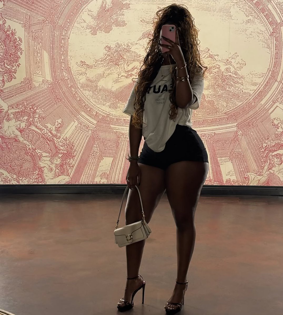 melaninpalace's tweet photo. Legs https://t.co/WvhtDVra6J