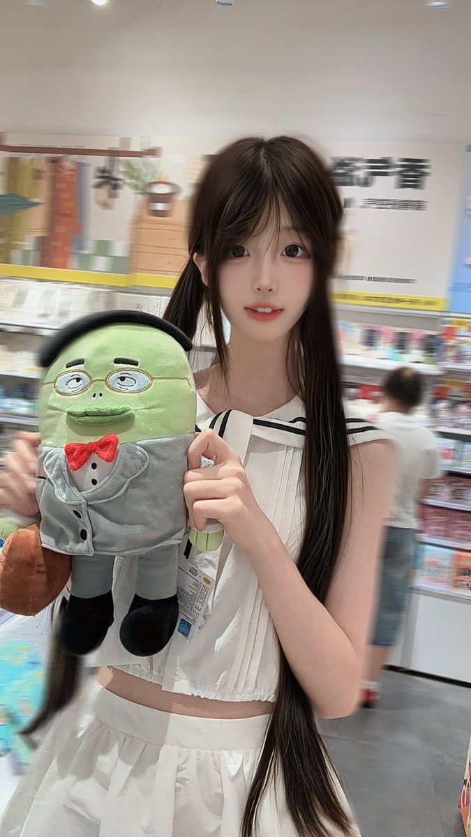 Tutuuuumrt's tweet photo. 这个娃娃应该算丑萌嗯对 https://t.co/1bH1Loddf2