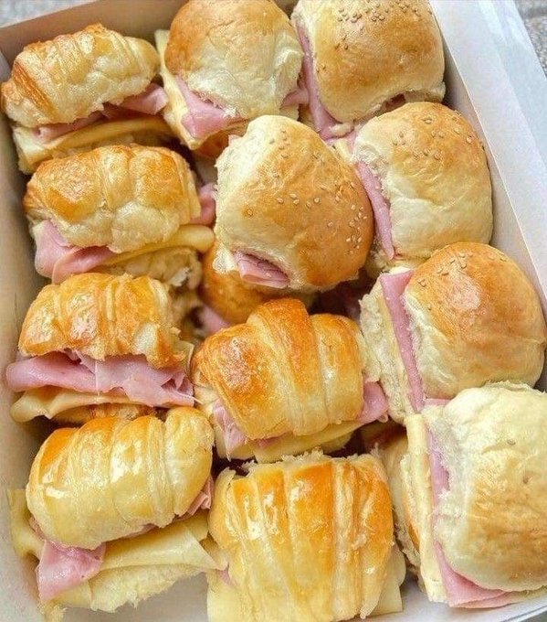 FoodPleaser's tweet photo. ……..How many would you eat? https://t.co/NIe7okCiWn