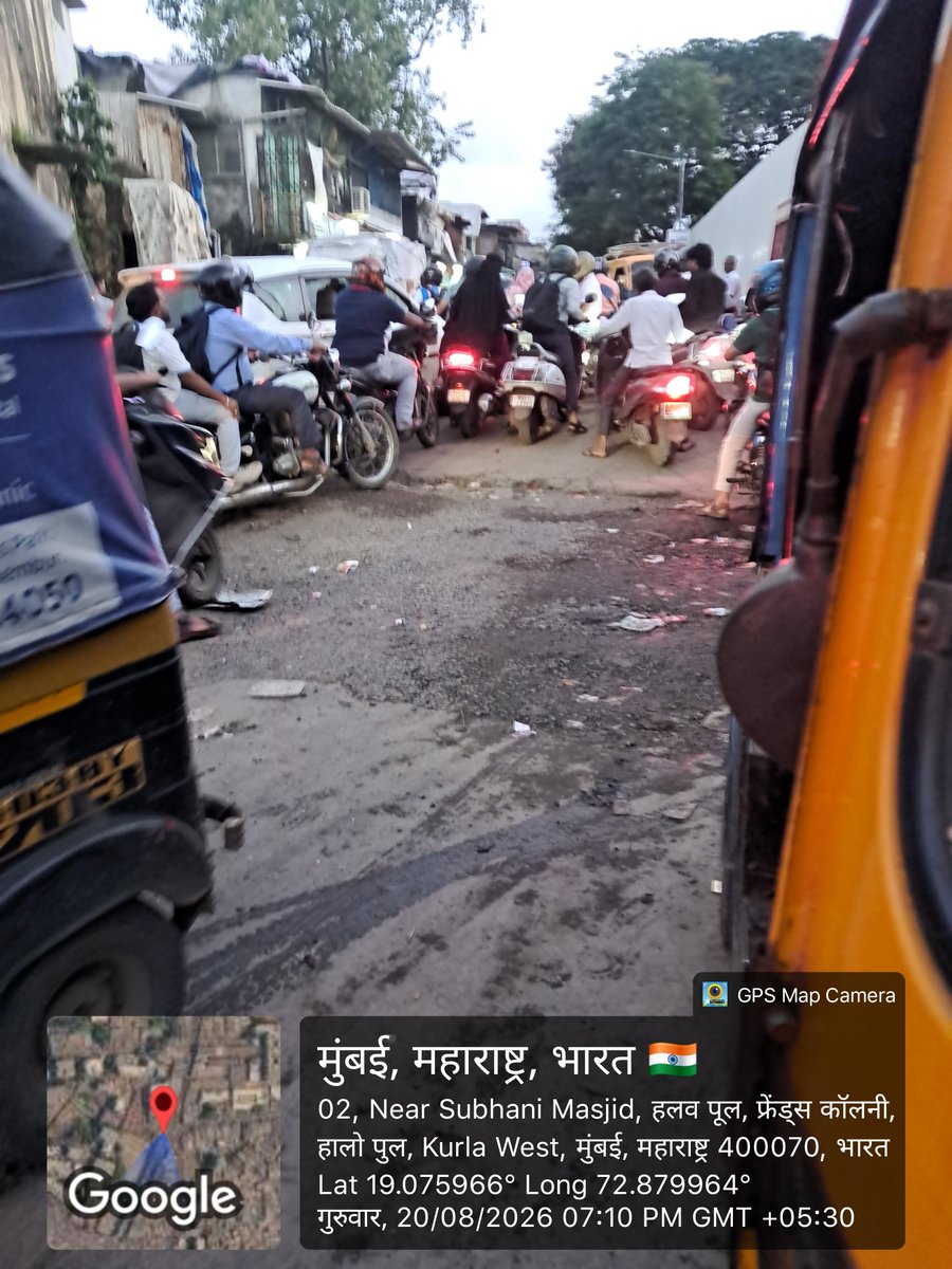 AliMechant50571's tweet photo. @mybmc @mybmcWardL
#Kurla #BMC
216, न्यू मिल रोड, जय अंबिका नगर, हलव पुल, कुर्ला वेस्ट में सड़क पर बड़े-बड़े गड्ढे हैं, जिससे दुर्घटनाओं का खतरा है। @mybmc जल्द मरम्मत करवाएं!

​#BMC #MumbaiRoads #KurlaWest #RoadSafety #PotholeFreeMumbai #FixOurRoads #RoadDepartment https://t.co/i6vHeY3tXg