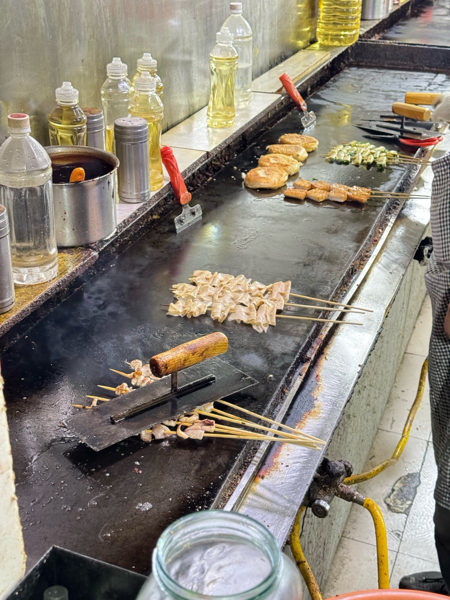 pknijb's tweet photo. Craving crispy grilled squid skewers by the roadside! Served with spicy secret sauce—hot, smoky and totally satisfying street food bliss ， https://t.co/VhGcLOMjaq