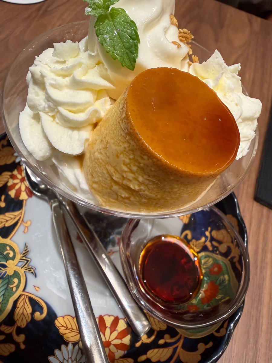 pj3om's tweet photo. JRタワーのみのるダイニングさんで食べたあいち牛のトモサンカクのビーフシチューとみぃく氏が食べたハンバーグ！あいち牛なのかな？
美味しかったよん‼️
あいち牛が交雑牛だったの知らなかった🤣
松坂牛の方にしとけば良かったけど食べたことない牛肉だったから良かった‼️🤣
脂も少なくておじさんには良かった🤣