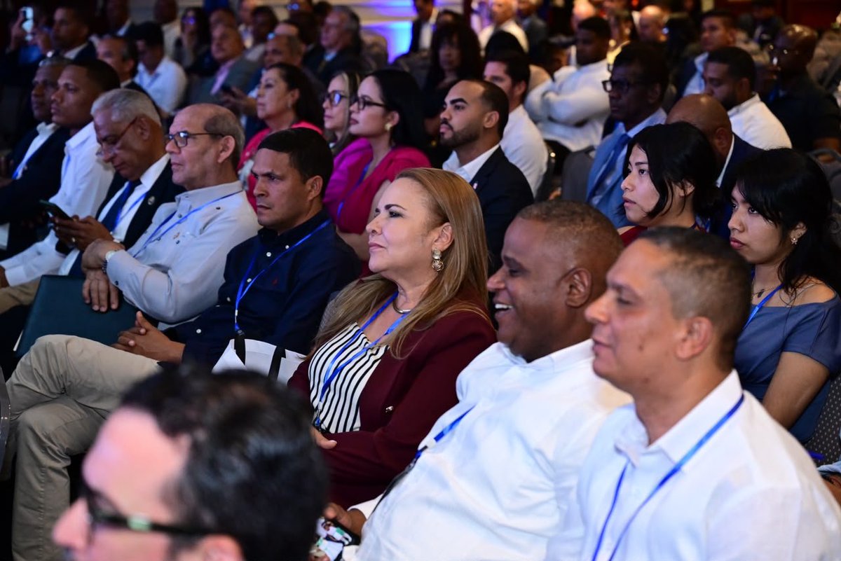 Evelynp881's tweet photo. El Dr. Leonel Fernández participó como expositor en el XIX Congreso Internacional de Comunicación Política, celebrado los días 19 y 20 de agosto de 2026 en el Hotel Catalonia de Santo Domingo.

#CumbreCP #CongresoRD #FuerzaDelPueblo https://t.co/7i3DpJTQsR