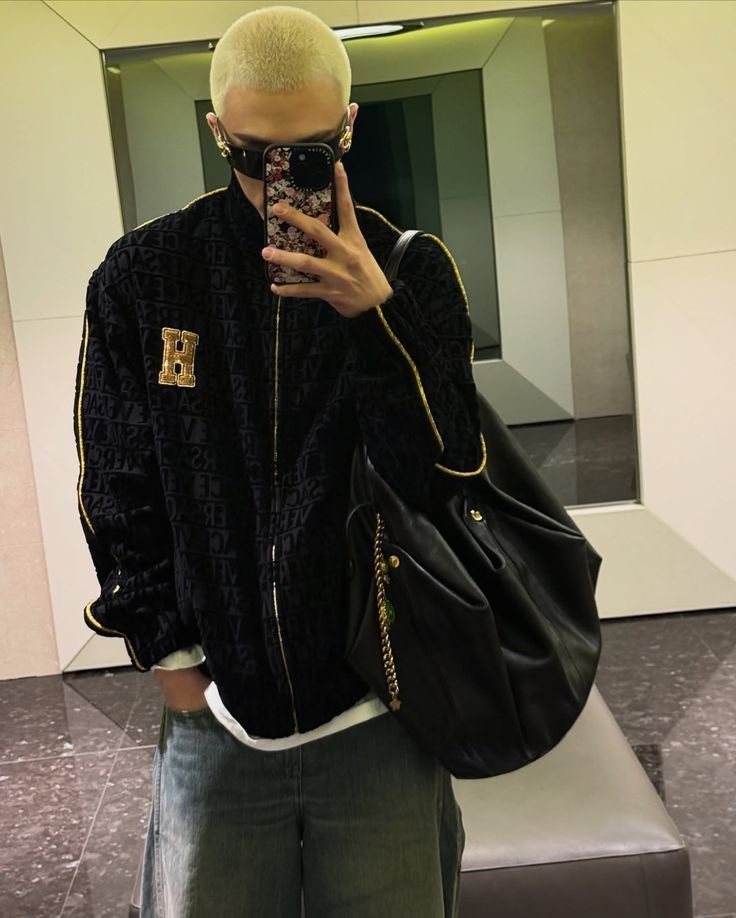 goIdensoulset's tweet photo. he slays in every aesthetic https://t.co/8EkYN90exi