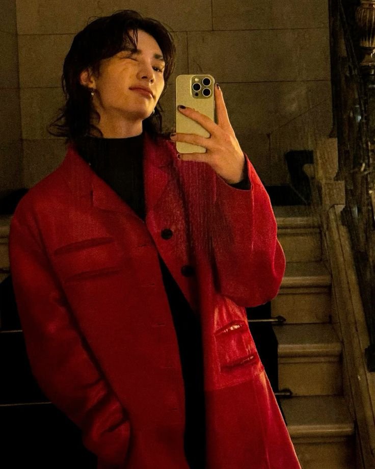 goIdensoulset's tweet photo. he slays in every aesthetic https://t.co/8EkYN90exi